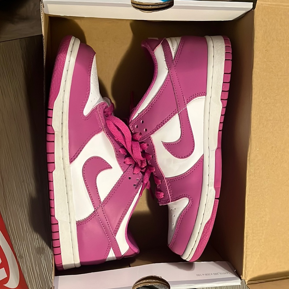 pink Nike dunks